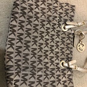 michael kors hand bag
